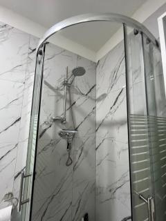 Central and Spacious Apartment with All Amenities - 1