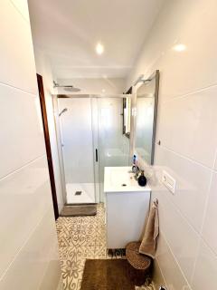 2-bedroom Penthouse with Swimming Pool & Terraces! - 9