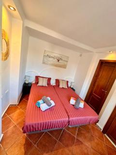 2-bedroom Penthouse with Swimming Pool & Terraces! - 7