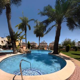 2-bedroom Penthouse with Swimming Pool & Terraces! - 1