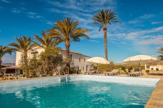 Stunning 18th century cortijo with 2 private pools sleeps 12 - 0