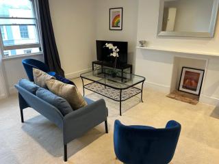 Bright and Serene Third-Floor Apartment in the Heart of Westbourne Grove - 8