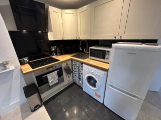 Bright and Serene Third-Floor Apartment in the Heart of Westbourne Grove - 6