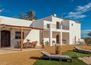 Stunning 18th century cortijo with 2 private pools sleeps 12 - 6