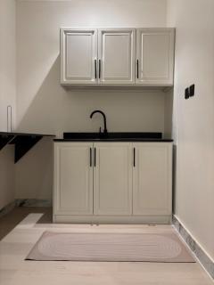 غرفة وصالة بسطح خاص قريب للبوليفارد - 7