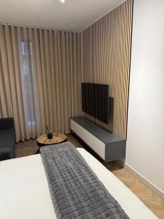 One Rosebank 320 - 5