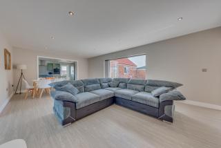 Luxury Cottage, Dog Friendly, Stunning Views, Private Garden - 0