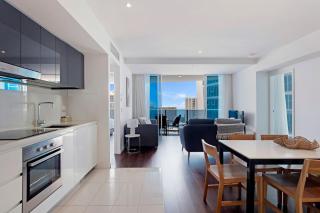 Deluxe Two Bedroom Hilton Apartment - 6