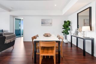 Deluxe Two Bedroom Hilton Apartment - 4