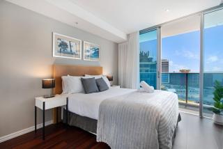 Deluxe Two Bedroom Hilton Apartment - 1