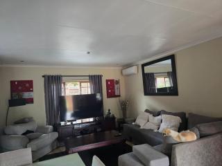 Garys Place -Work-ready, family-friendly, and braai-happy - 0