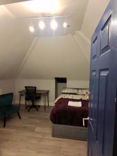 Strategic Haven for Short Getaway - 9