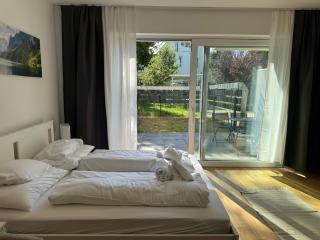 Modern City Apartment with private Garden - 2