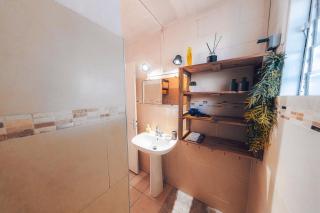 Kaz Loukina - à 50m de la plage des Roches Noires - 1