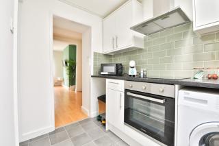 City Escape – Stylish 2-Bed near Cardiff Centre - 3