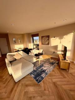 Brighton City View 3-Bed Retreat - 8