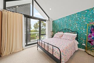 Fully gated! Walk to Bus, Train & Box Hill High! - 7