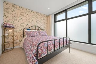 Fully gated! Walk to Bus, Train & Box Hill High! - 3