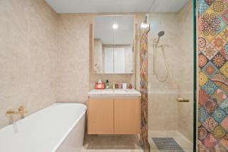 Fully gated! Walk to Bus, Train & Box Hill High! - 3