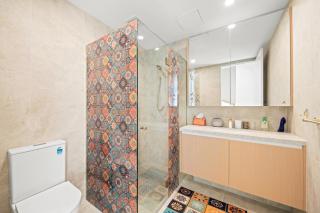 Fully gated! Walk to Bus, Train & Box Hill High! - 2