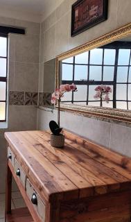 Azalea Guest Farm Cottage Pet Friendly - 9