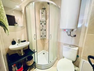 Cozy Charm Free Parking - 4