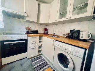 Cozy Charm Free Parking - 1