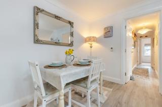 Daisy May Apartment - 8