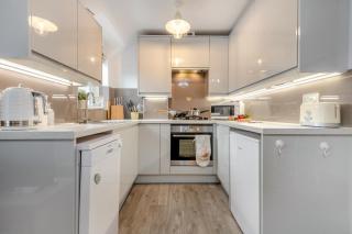 Daisy May Apartment - 7