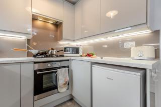 Daisy May Apartment - 4