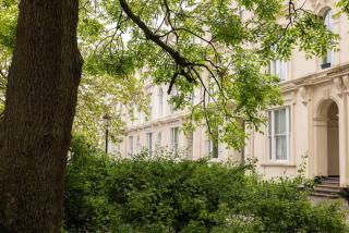 Modern 3 beds APT, 2 Baths, Free Parking - 4