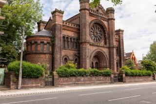 Modern 3 beds APT, 2 Baths, Free Parking - 2