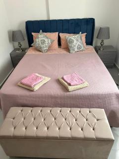 Golden Pyramid Panorama Apartment - 4