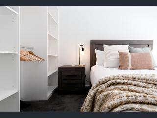 Opal Loft - Bright & Modern Apartment -Heart of Launceston - 4