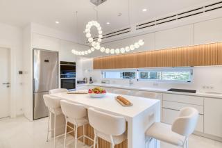 Villa Raphael - Luxury and Serenity in Paros - 2