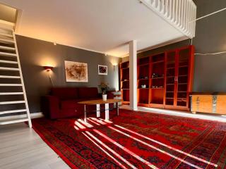 Centrally-located Unique Private apartment with 3 floors - 8