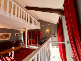 Centrally-located Unique Private apartment with 3 floors - 7