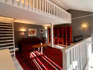 Centrally-located Unique Private apartment with 3 floors - 3