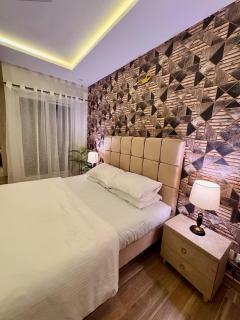 Modern Apartment, Bahria Town Phase 4 Prime Location - 0