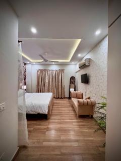 Modern Apartment, Bahria Town Phase 4 Prime Location - 5