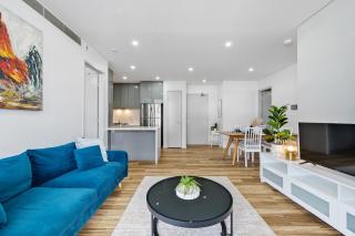 Olympic Park Oasis 2BR Pool Sauna Parking - 2