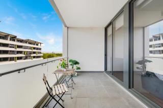 Olympic Park Oasis 2BR Pool Sauna Parking - 5