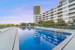 Olympic Park Oasis 2BR Pool Sauna Parking - 7
