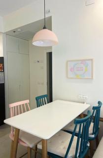 Vibrant Levinski TLV View & Balcony - 7