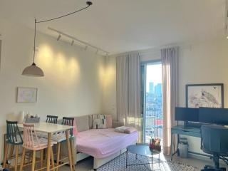 Vibrant Levinski TLV View & Balcony - 8