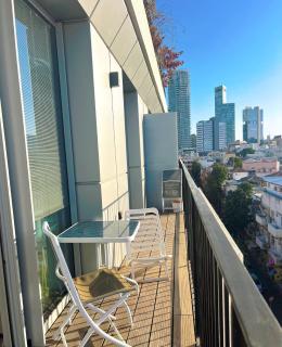 Vibrant Levinski TLV View & Balcony - 9
