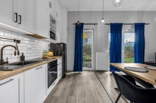 Wola Industrial Apartment by BookingHost - 2