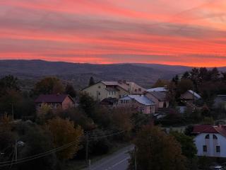 Стильна нова квартира з видом на гори та вітряки - 1