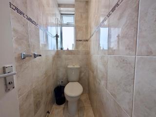 Spacious 3 Bedroom Flat - 2