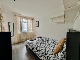 Spacious 3 Bedroom Flat - 1